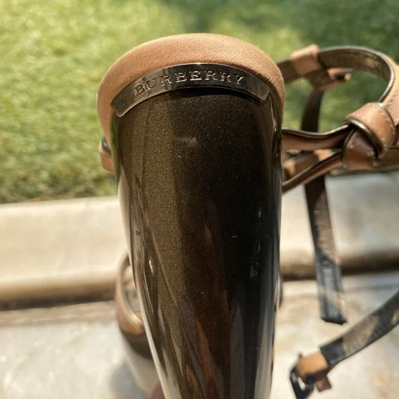 Burberry Wedge Heels with Knot Detail Straps in Powder Pink - Picture 12 of 17